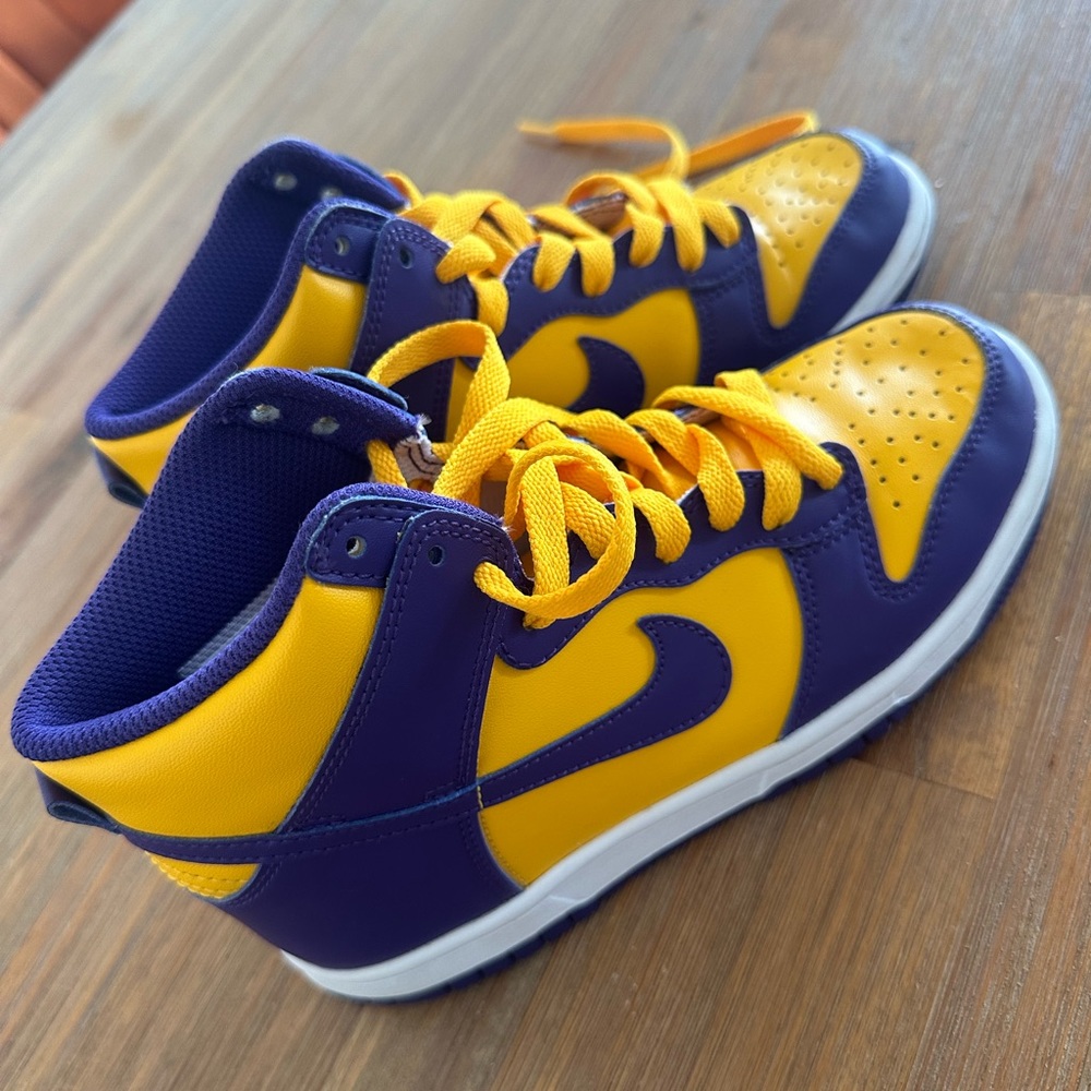 Youth Nike Dunks 3.5Y